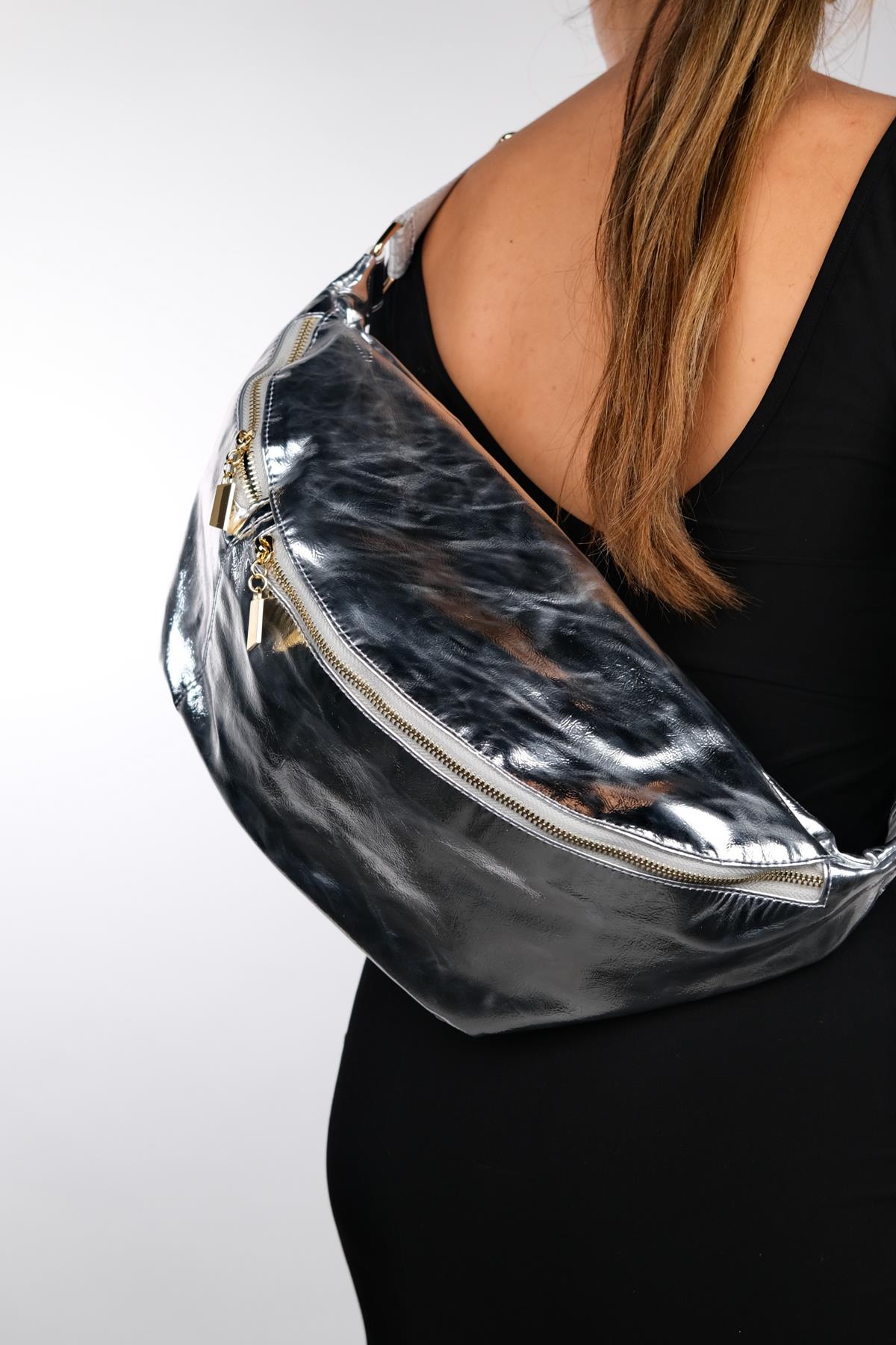 VENTA - Cangurera grande plateada (Mujer)