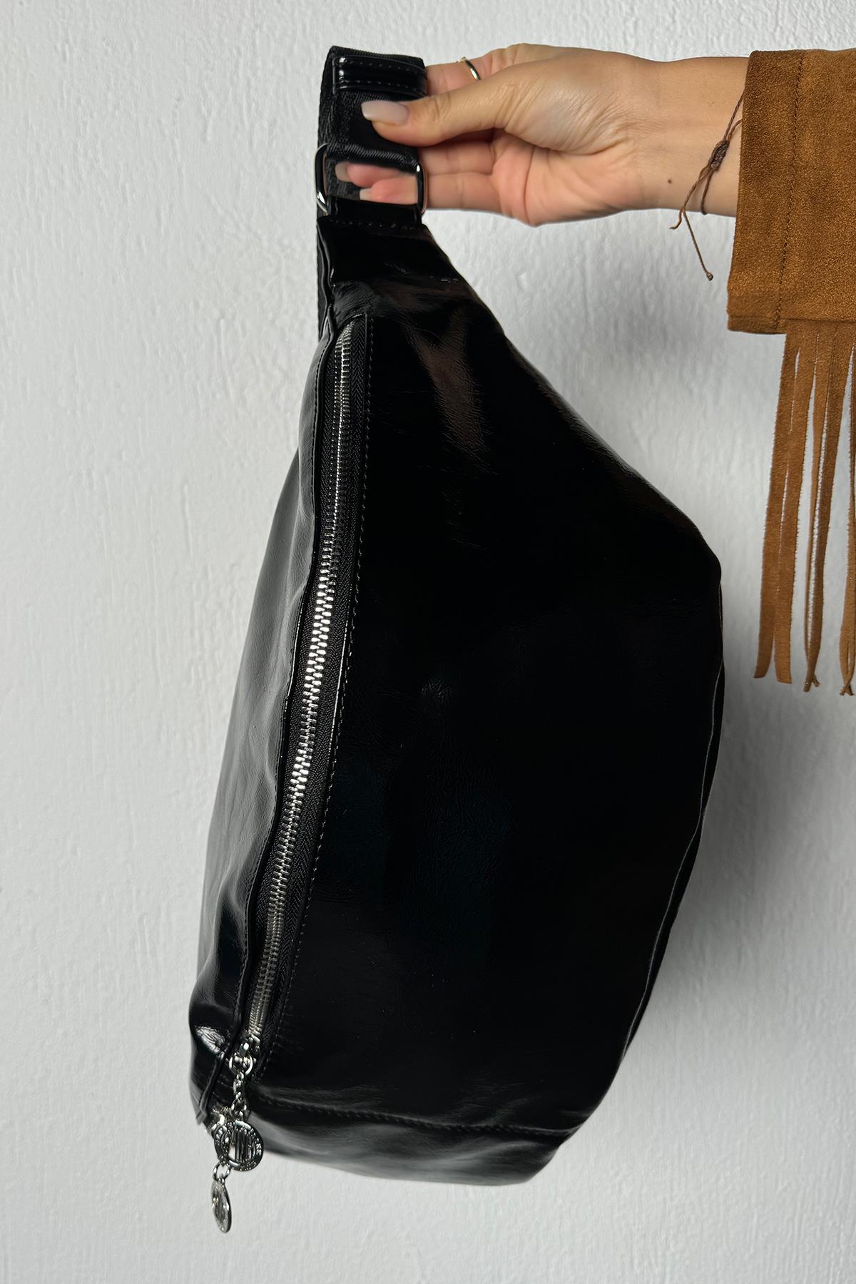VENTA - Cangurera grande negra (mujer)
