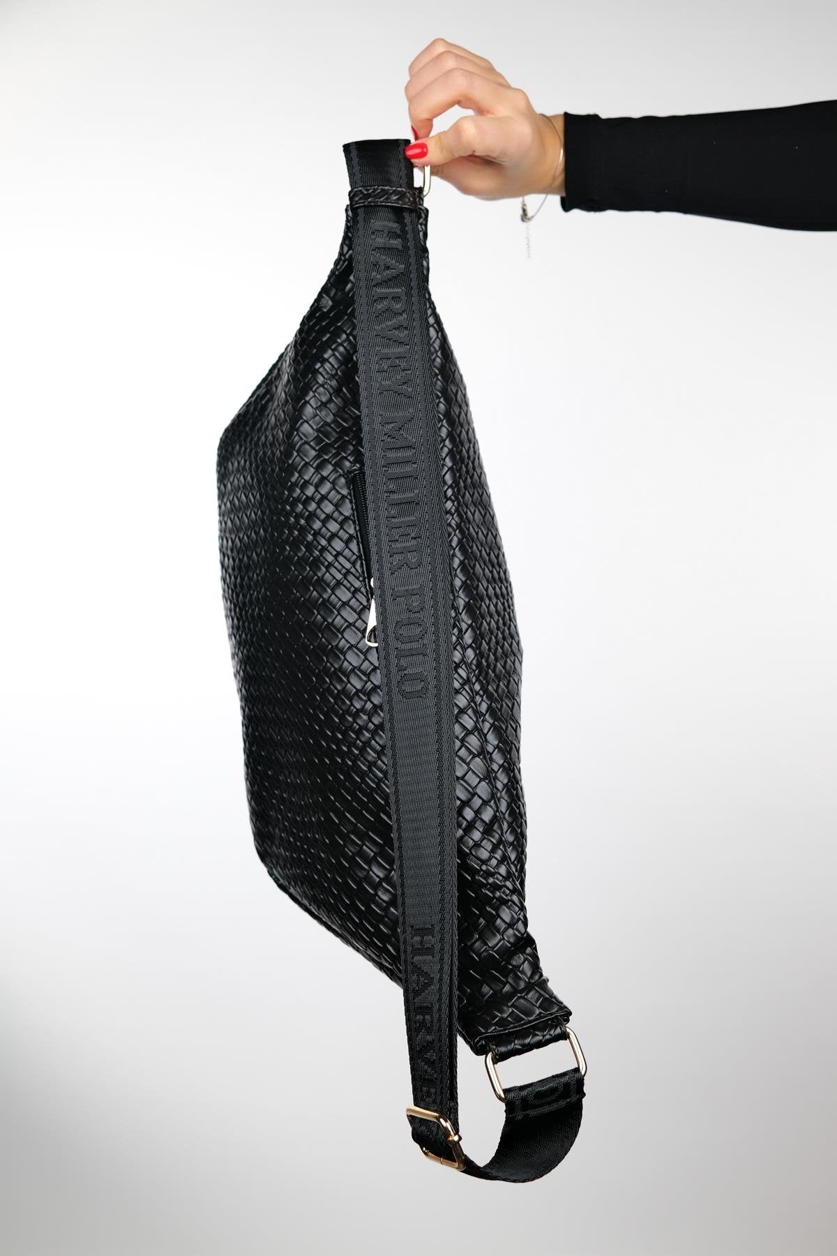 SALE - Riñonera negra tejida (Mujer)