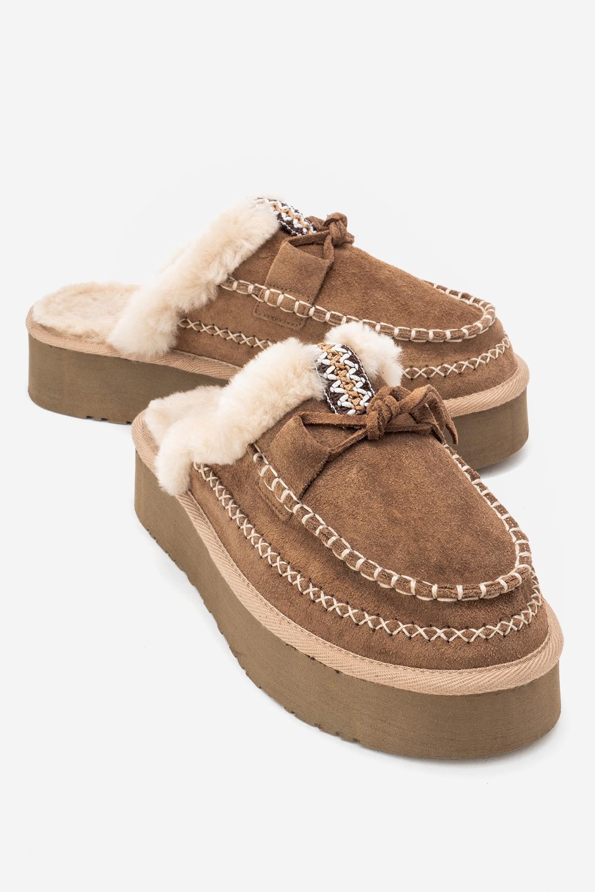 YALINA - Mocasín de plataforma de cuero genuino de ante color topo (Mujer)