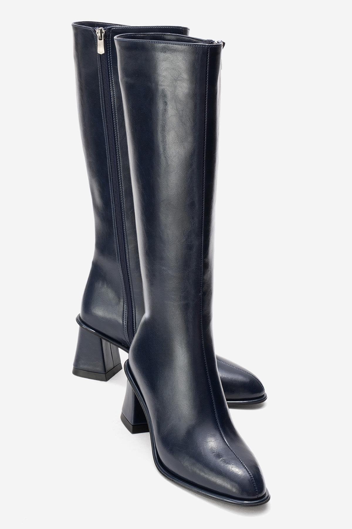 Paradis - Bota alta con tacón de bloque en color azul marino (Mujer)