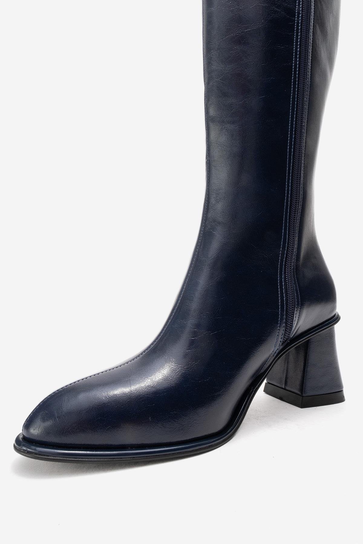 Paradis - Bota alta con tacón de bloque en color azul marino (Mujer)