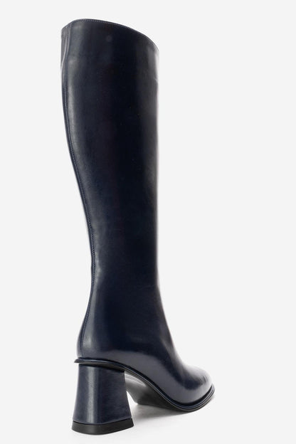 Paradis - Bota alta con tacón de bloque en color azul marino (Mujer)