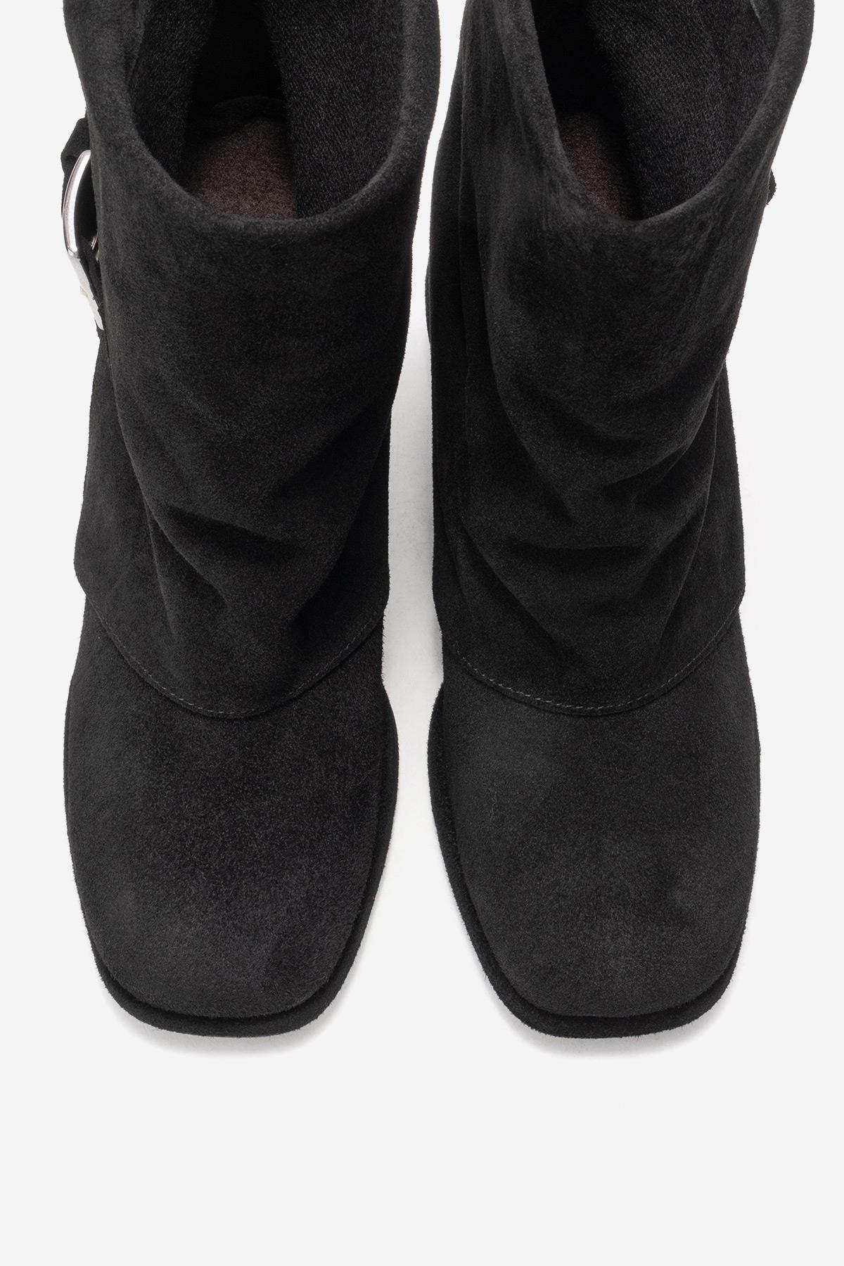 LORE - Bota de tacón de bloque de piel de ante negra (Mujer)