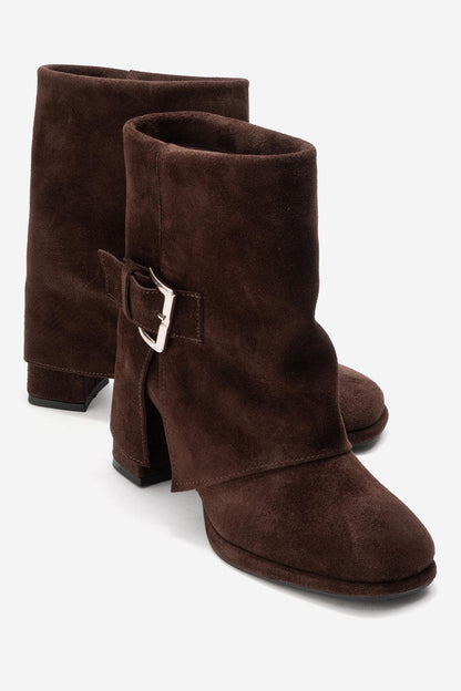 LORE - Bota de tacón cuadrado de ante color café (mujer)