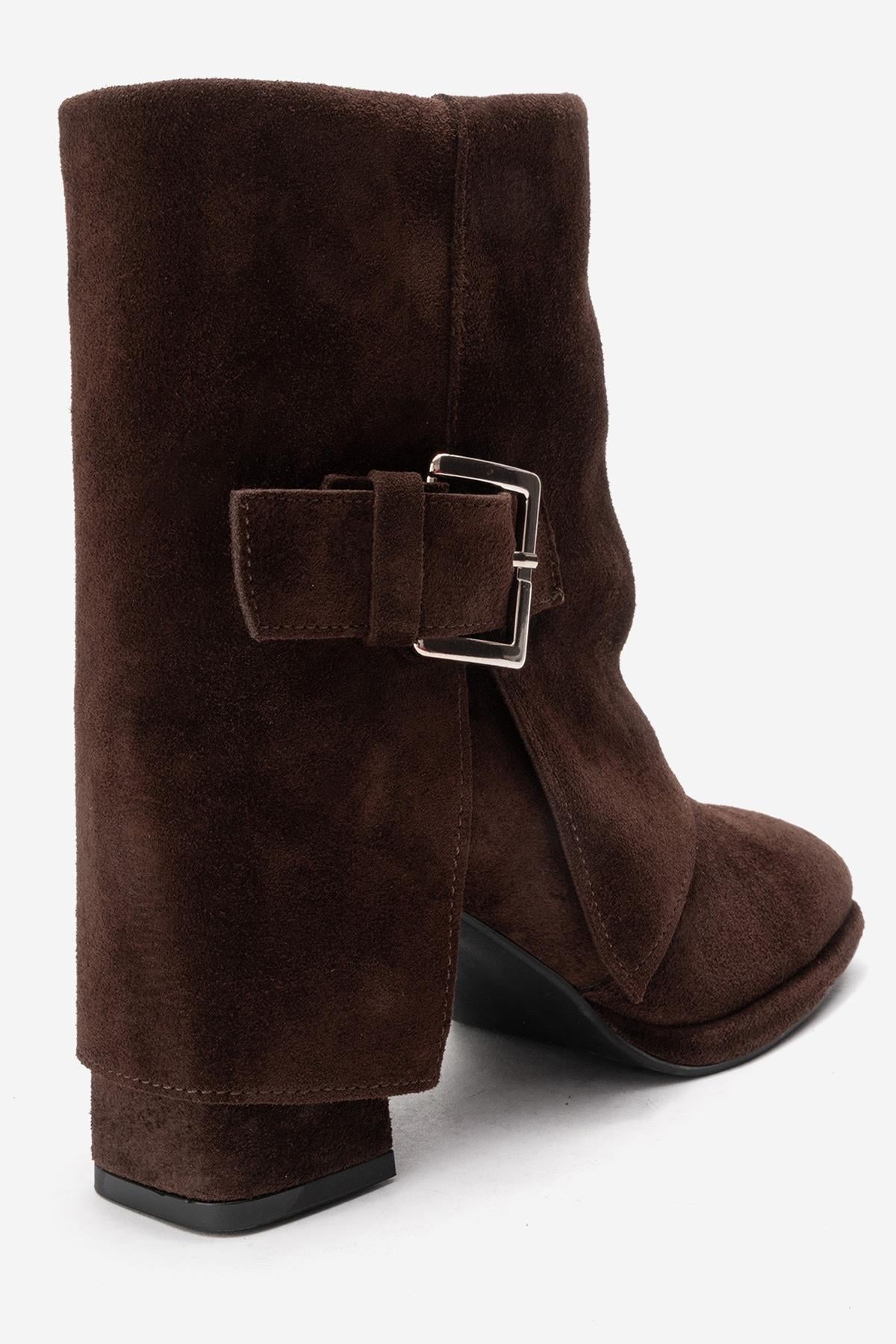 LORE - Bota de tacón cuadrado de ante color café (mujer)