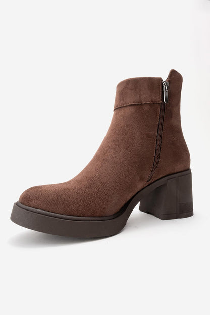 RASHE - Bota de tacón de bloque con cremallera en gamuza marrón (Mujer)
