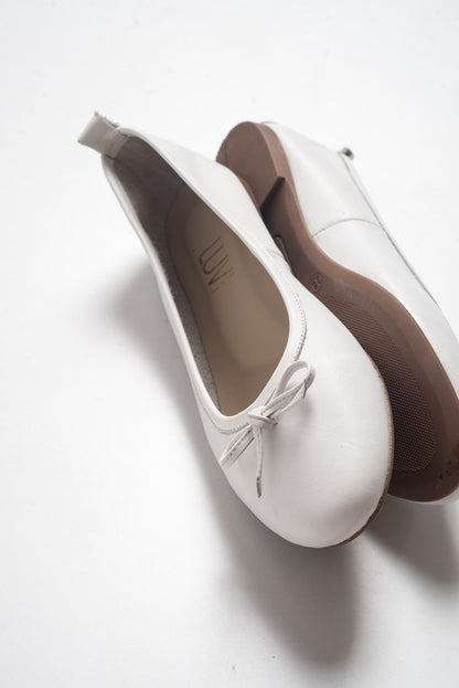 01 - Bailarina plana de piel auténtica blanca (mujer)