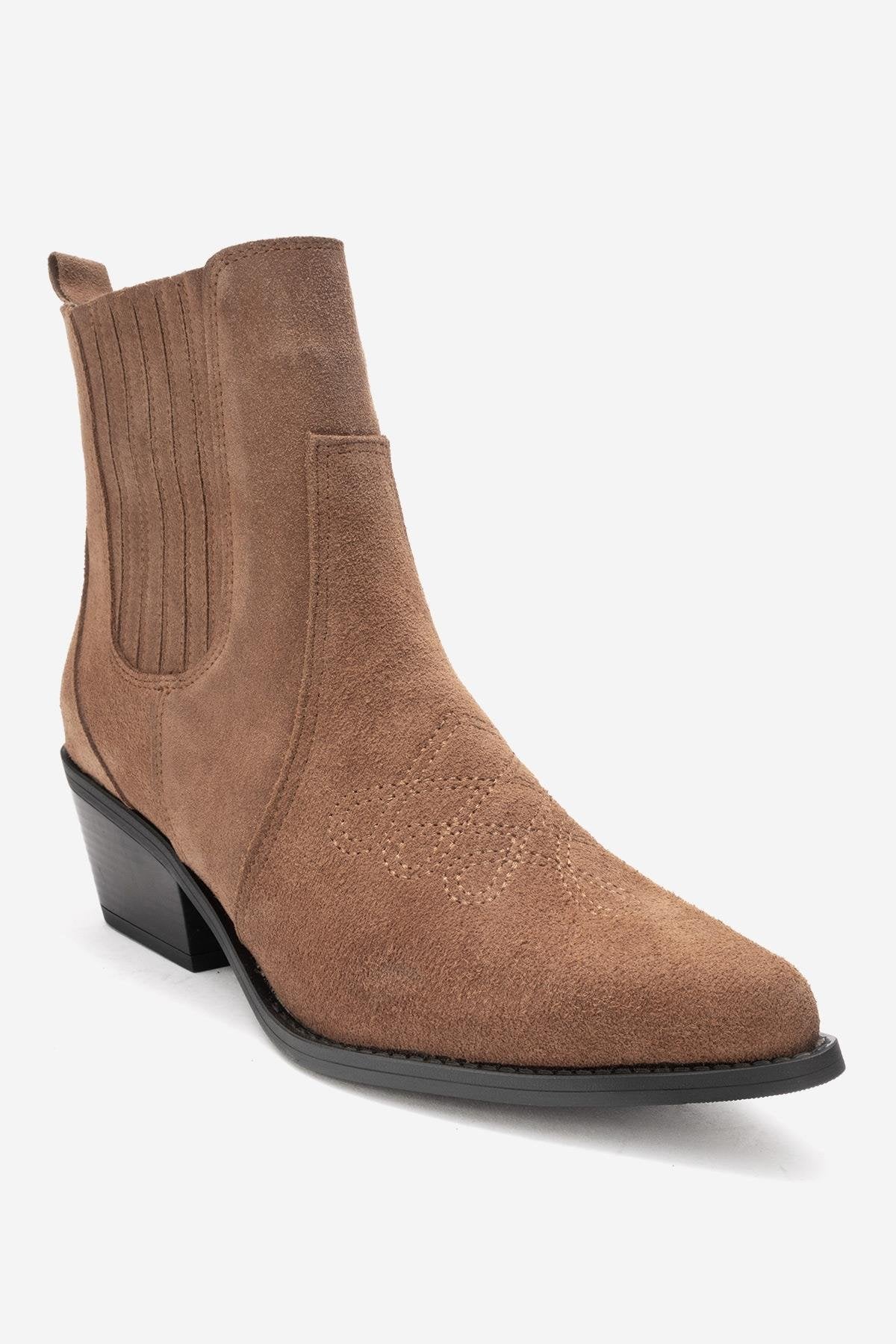 Julieta - Bota Vaquera de Piel de Ante Color Topo con Tacón Cuadrado (Mujer)