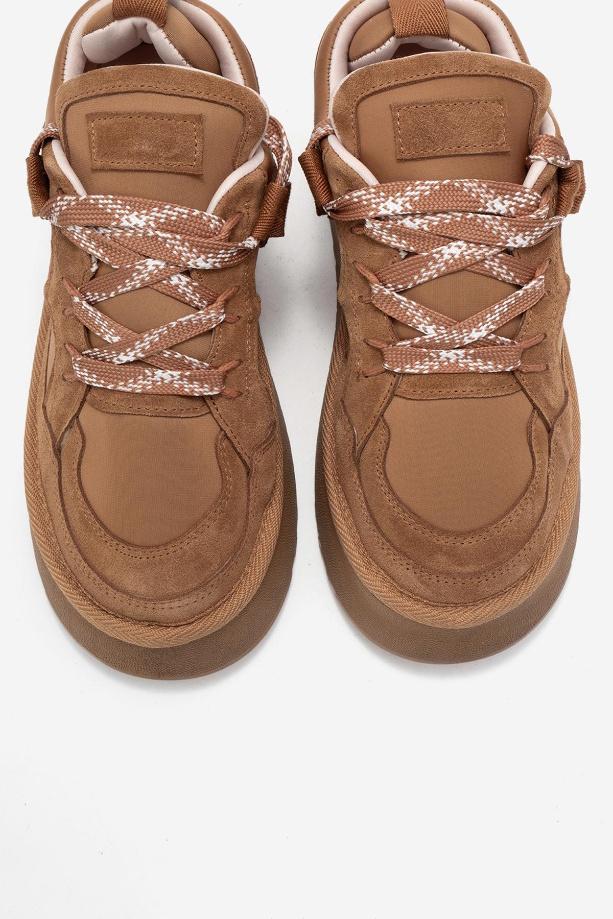 Riven - Zapatilla de plataforma de piel de ante color coñac (mujer)