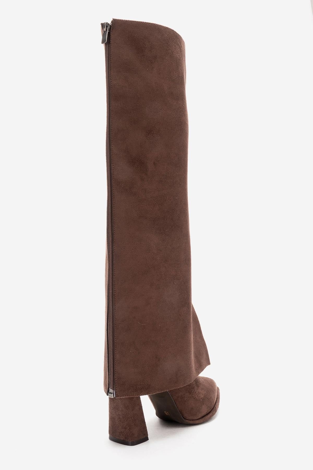 Aja - Bota alta convertible de ante marrón con tacón de bloque (Mujer)