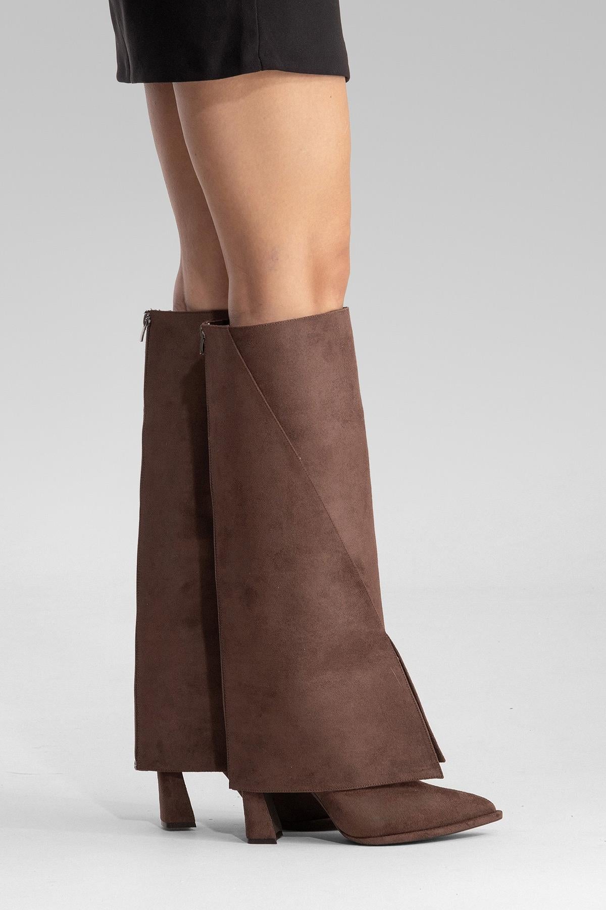 Aja - Bota alta convertible de ante marrón con tacón de bloque (Mujer)