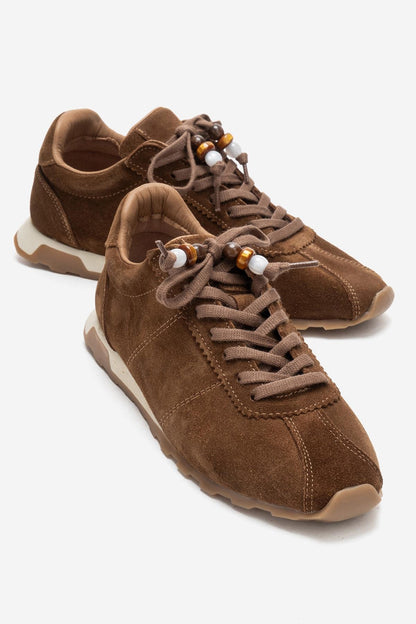 Brea - Zapatillas de ante de piel de camello adornadas (mujer)