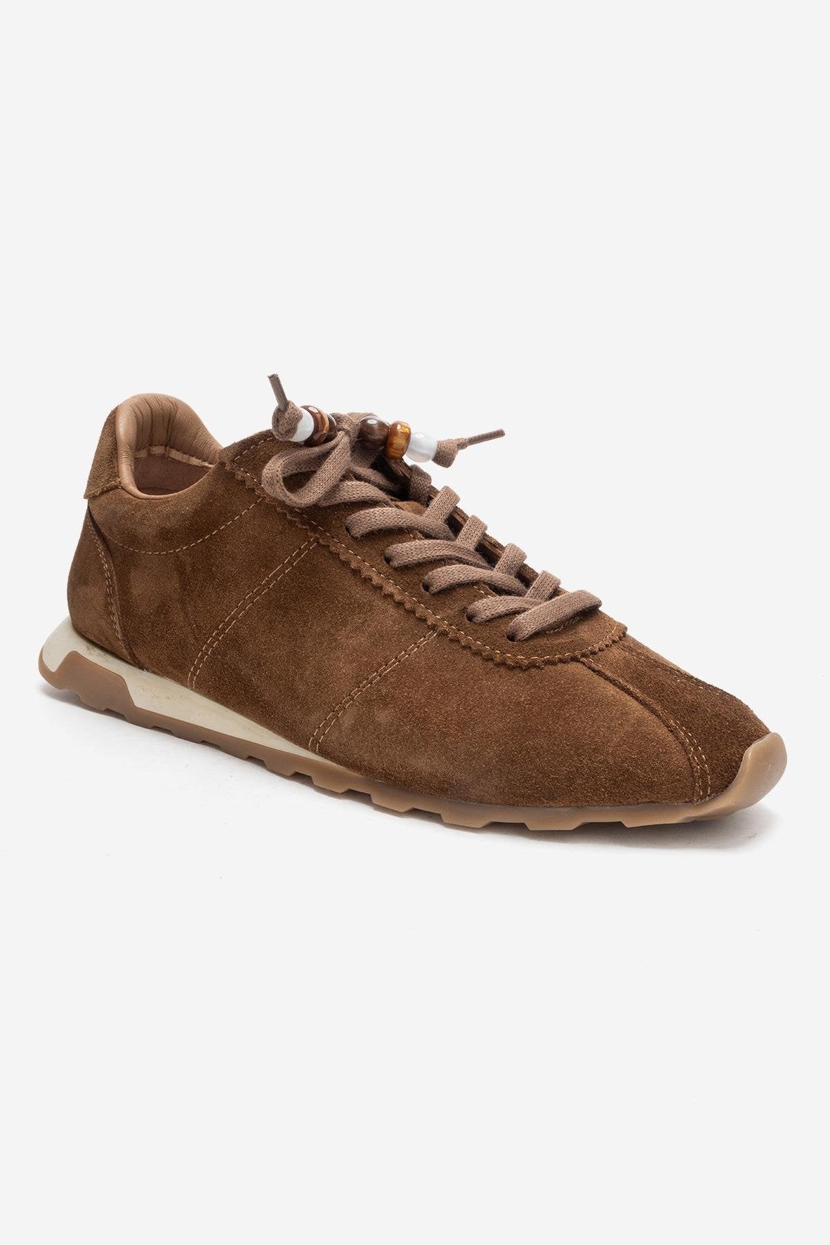Brea - Zapatillas de ante de piel de camello adornadas (mujer)