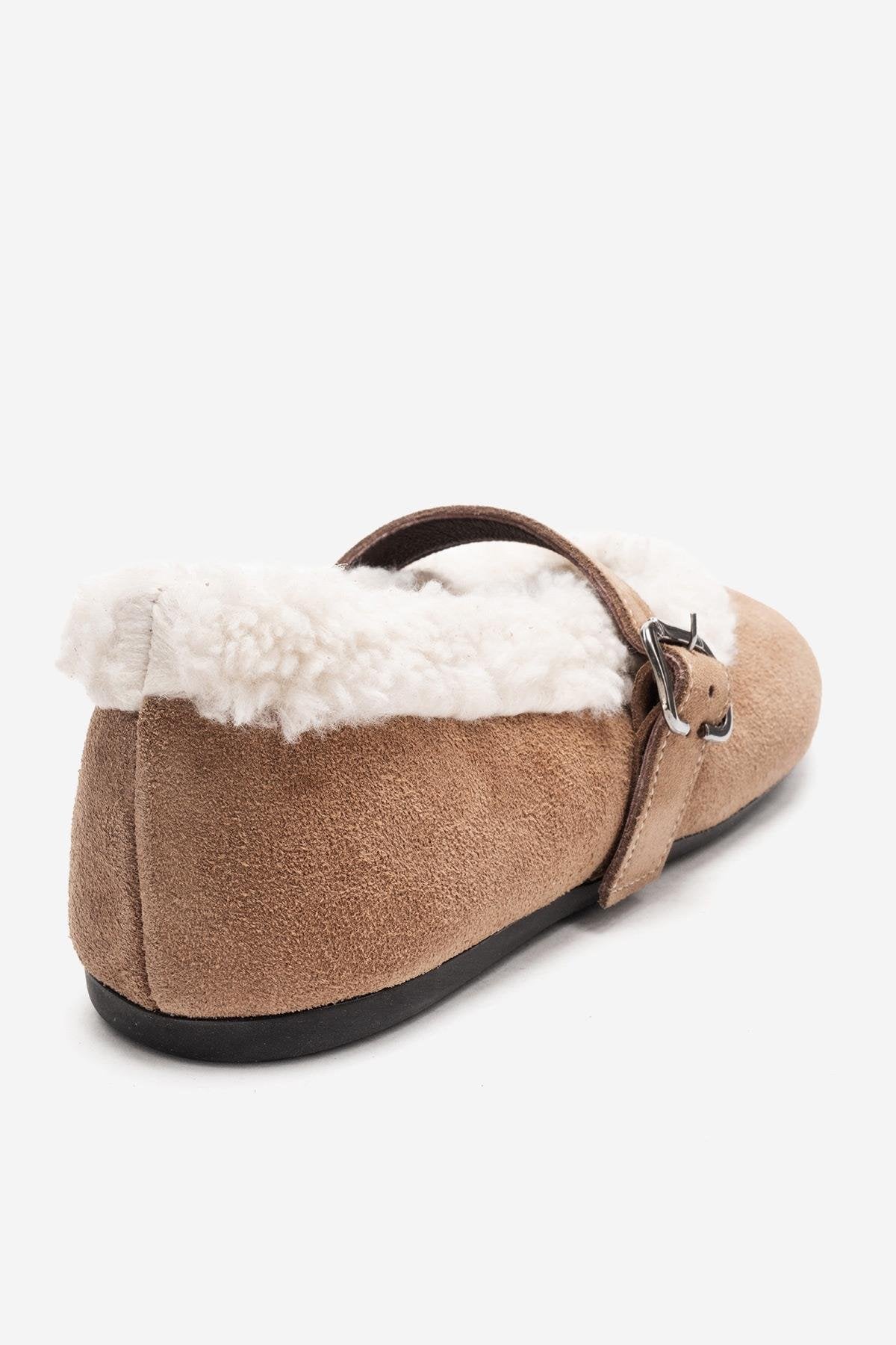 Guin - Sandalia plana de cuero de ante color coñac (mujer)