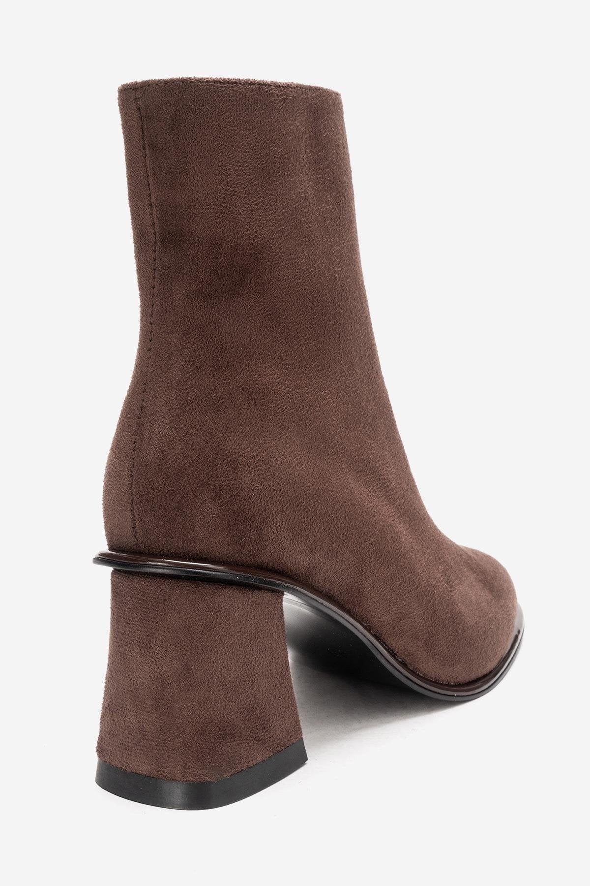 Alba - Bota de tacón cuadrado de gamuza marrón (Mujer)