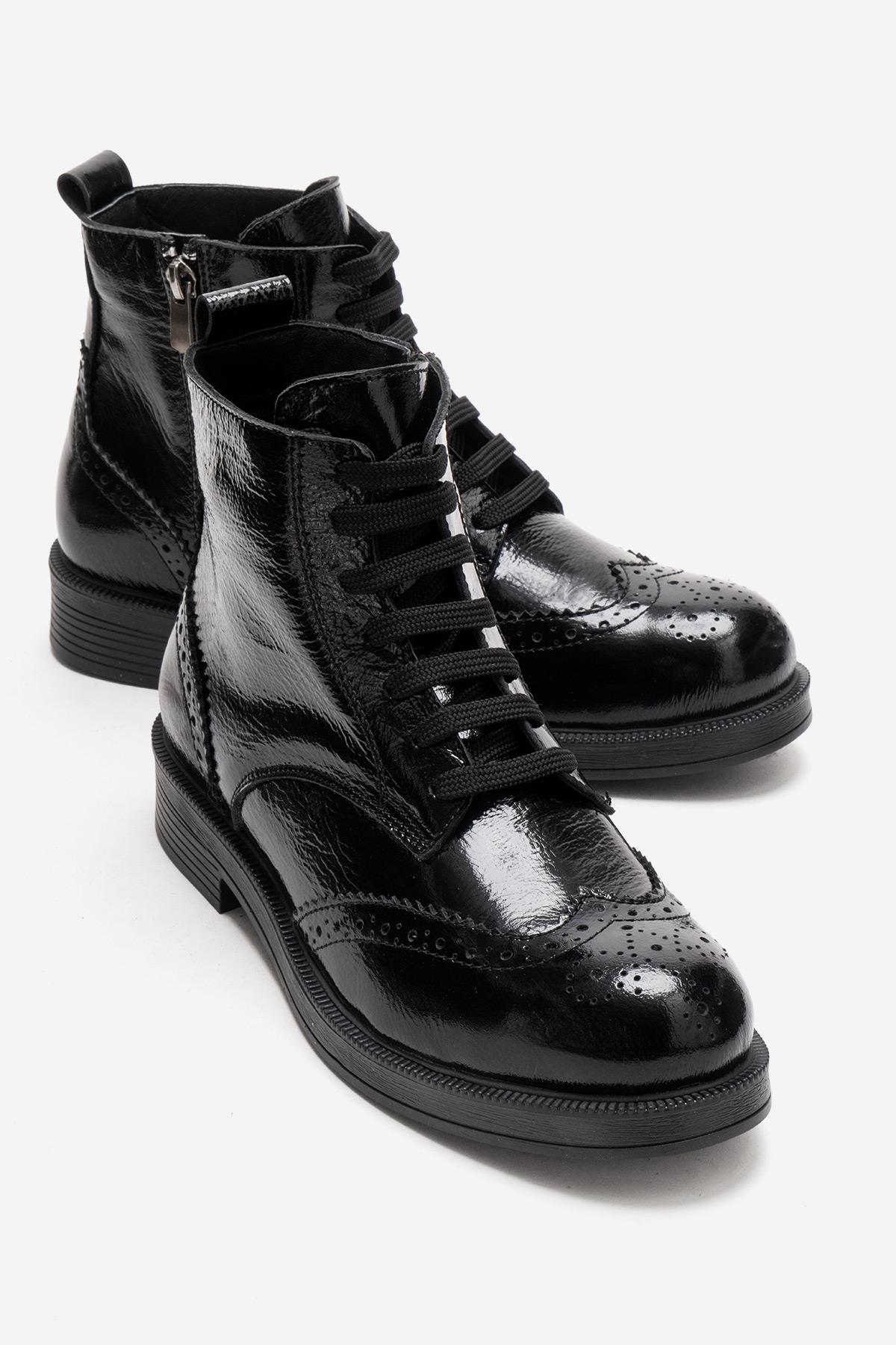 Nelvy - Bota de charol negra (Mujer)