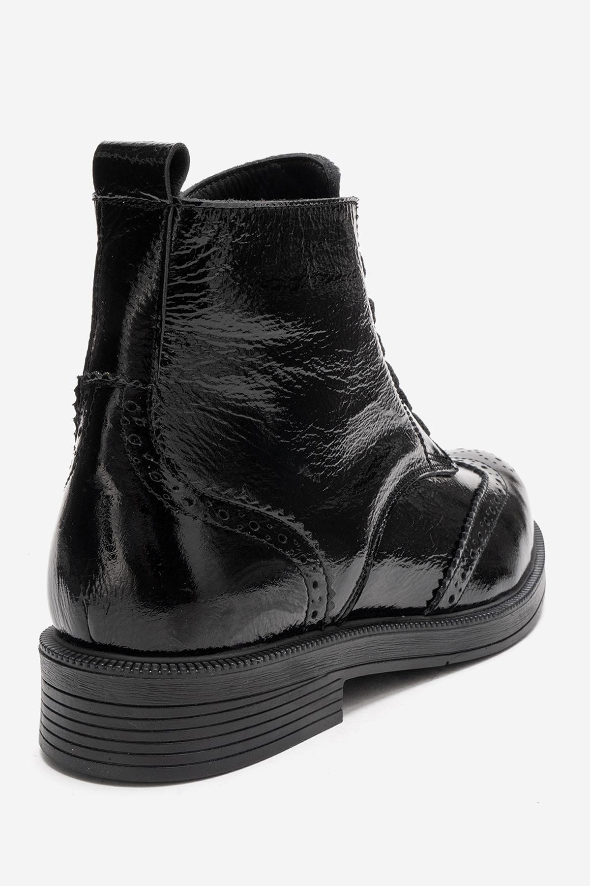 Nelvy - Bota de charol negra (Mujer)