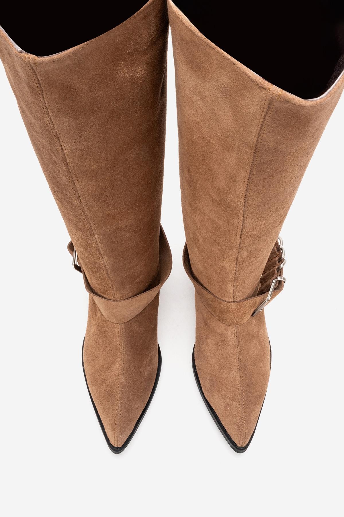 HELIOS - Bota Vaquera de Rodilla con Tacón Bloque de Piel Genuina Color Topo (Mujer)