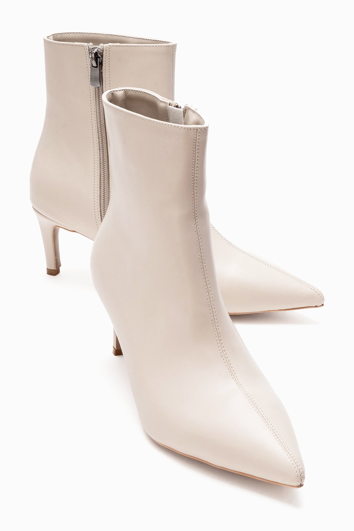 Noya - Bota de tacón fino con punta en pico beige (Mujer)