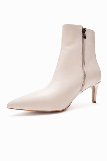 Noya - Bota de tacón fino con punta en pico beige (Mujer)