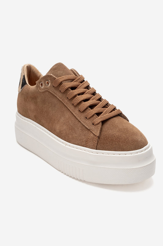 Nera - Zapatillas informales de gamuza color camel (mujer)