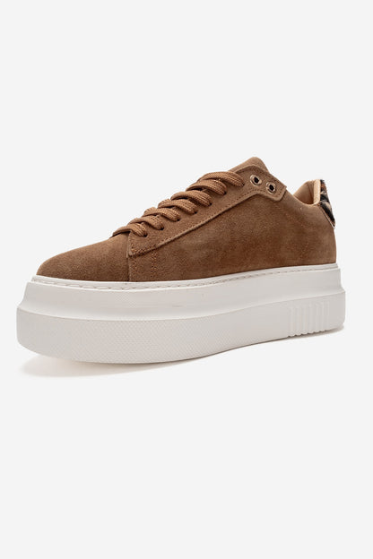 Nera - Zapatillas informales de gamuza color camel (mujer)