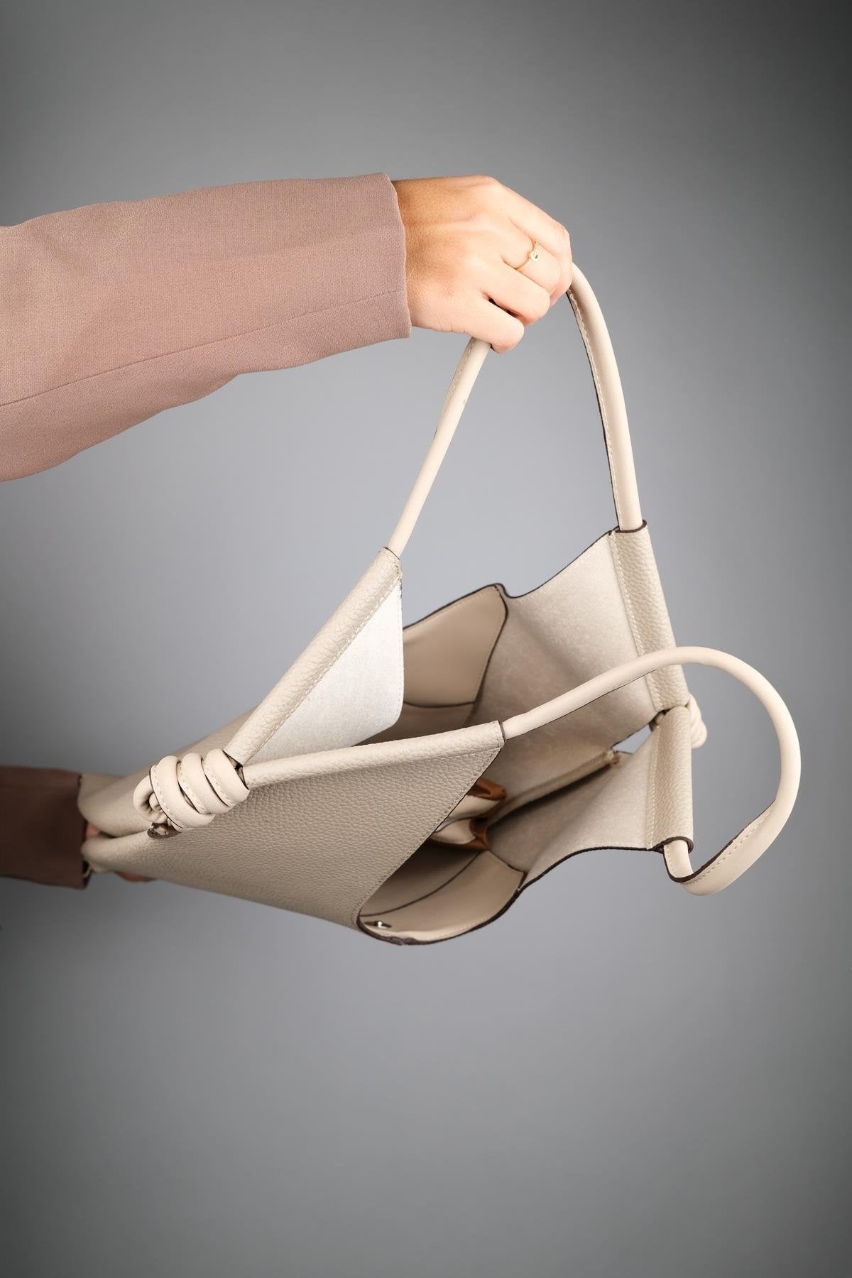 SANTANA - Bolso de Hombro Hobo de Cuero Genuino Beige (Mujer)