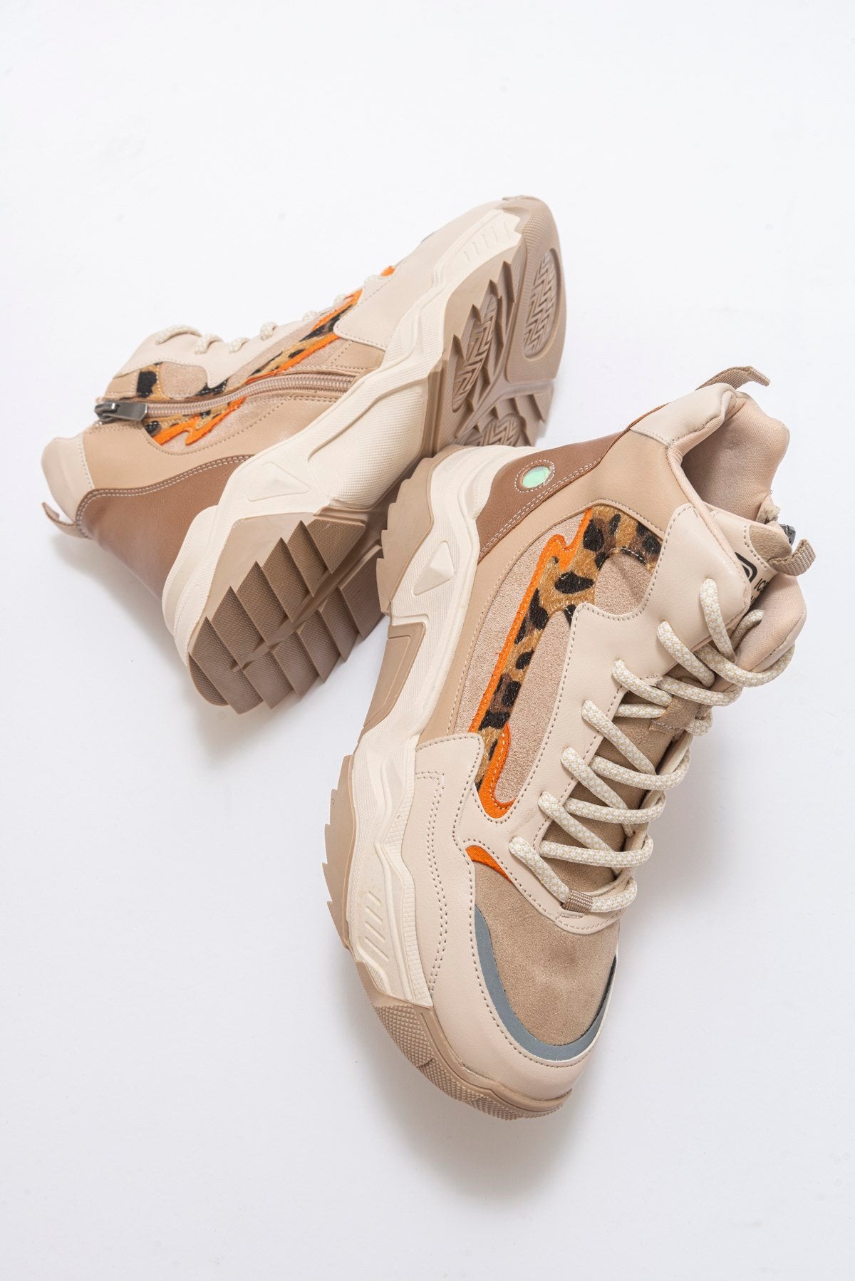 Olivia - Bota Deportiva Beige (Mujer)