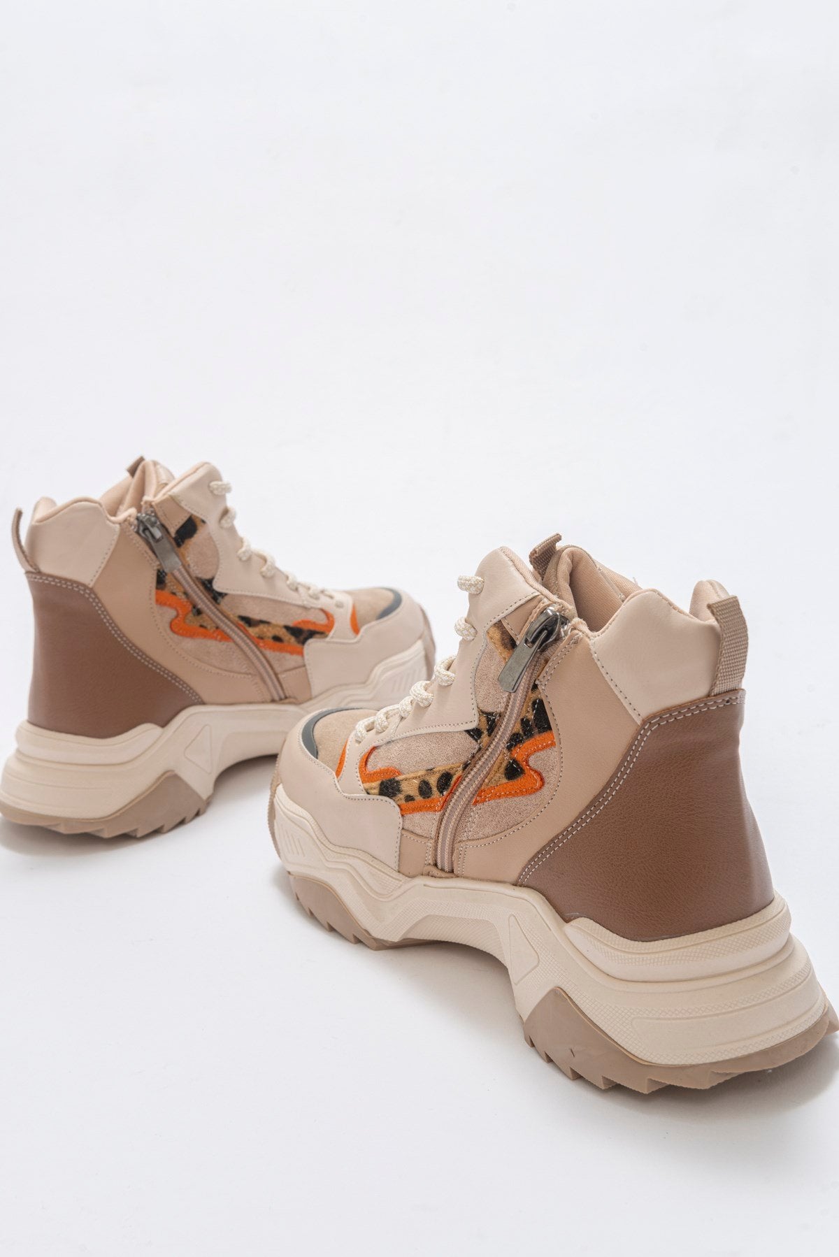 Olivia - Bota Deportiva Beige (Mujer)
