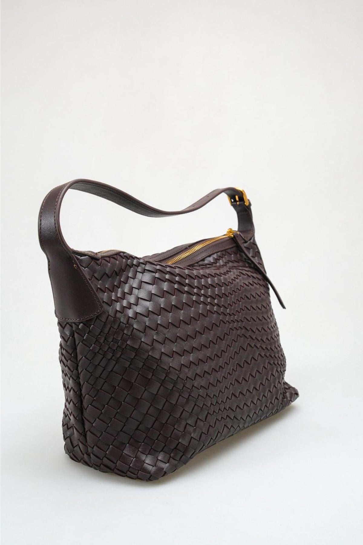 Kira - Dark Brown Woven Shoulder Bag (women)