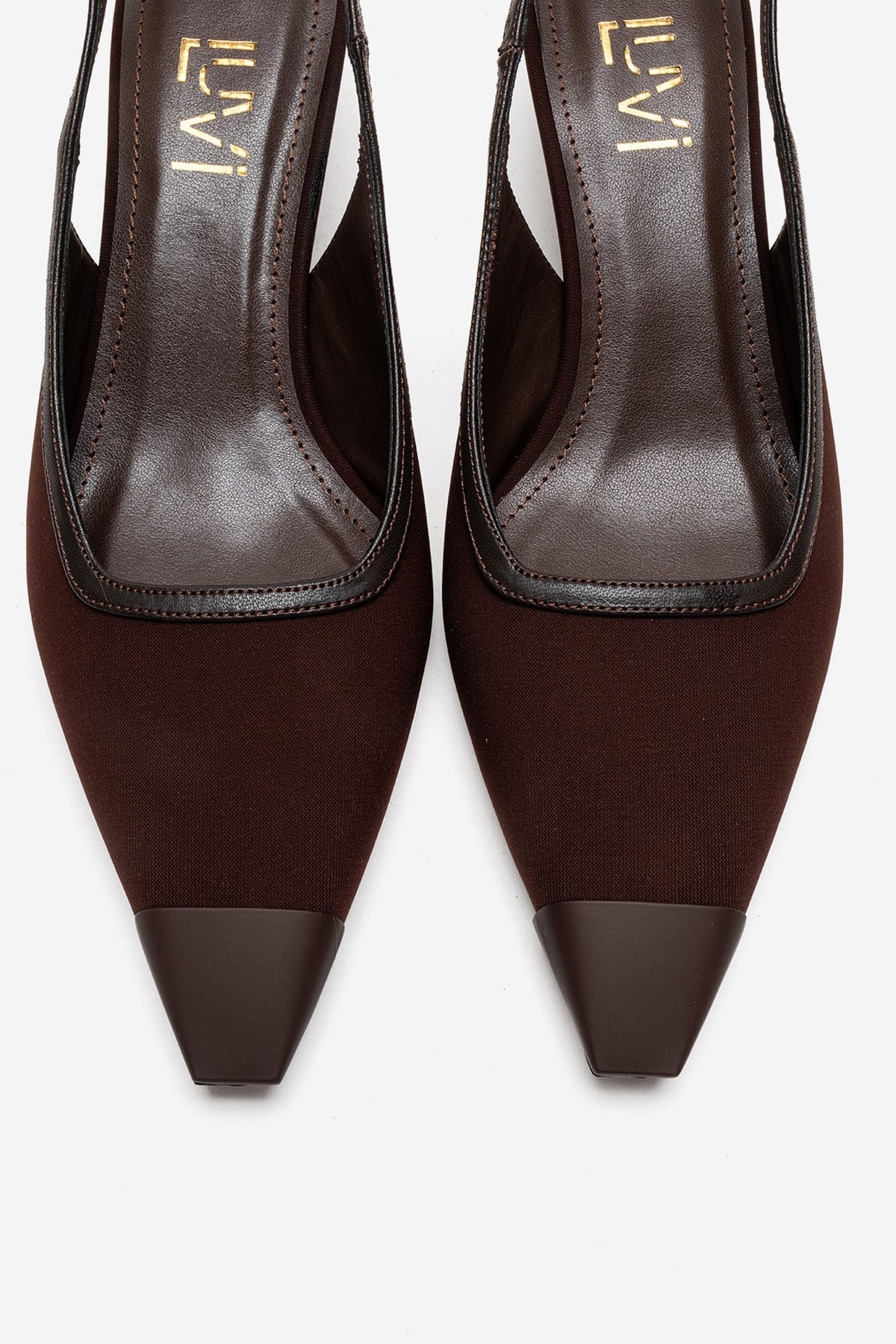 HILDA - Zapatos de tacón de bloque en color marrón (Mujer)