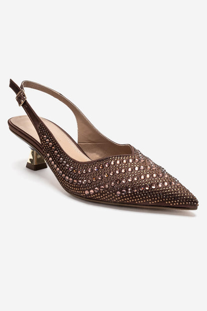 ROYALE - Zapatos de noche tipo kitten heel con adornos de pedrería y satén marrón (Mujer)