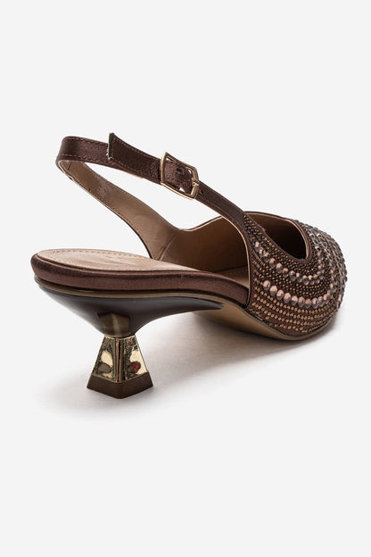 ROYALE - Zapatos de noche tipo kitten heel con adornos de pedrería y satén marrón (Mujer)