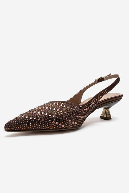 ROYALE - Zapatos de noche tipo kitten heel con adornos de pedrería y satén marrón (Mujer)