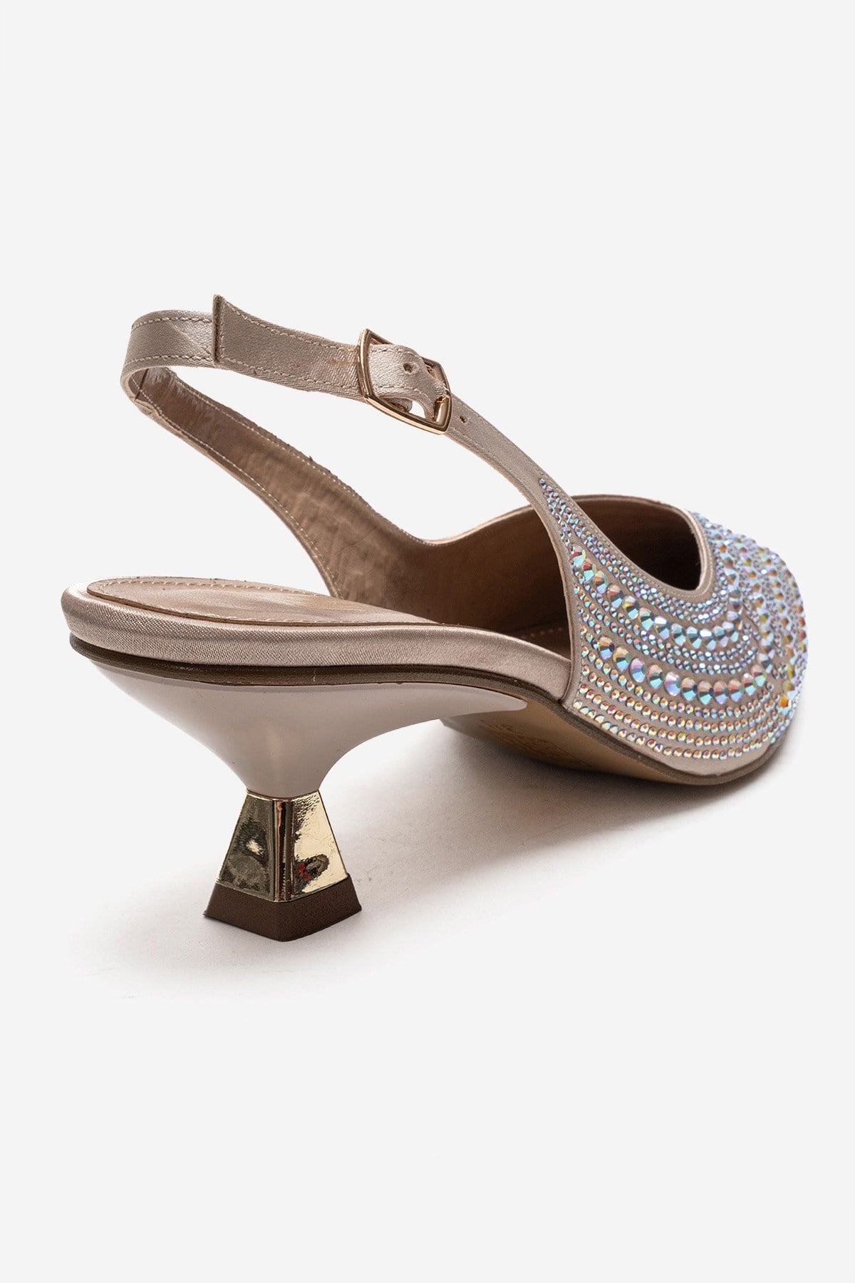 ROYALE - Zapatos de noche de tacón bajo de satén beige con adornos de piedras (mujer)
