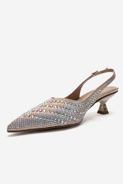 ROYALE - Zapatos de noche de tacón bajo de satén beige con adornos de piedras (mujer)