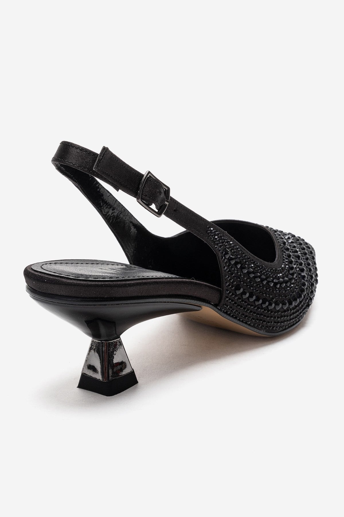 ROYALE - Zapatos de noche de tacón bajo con adornos de pedrería de raso negro (Mujer)