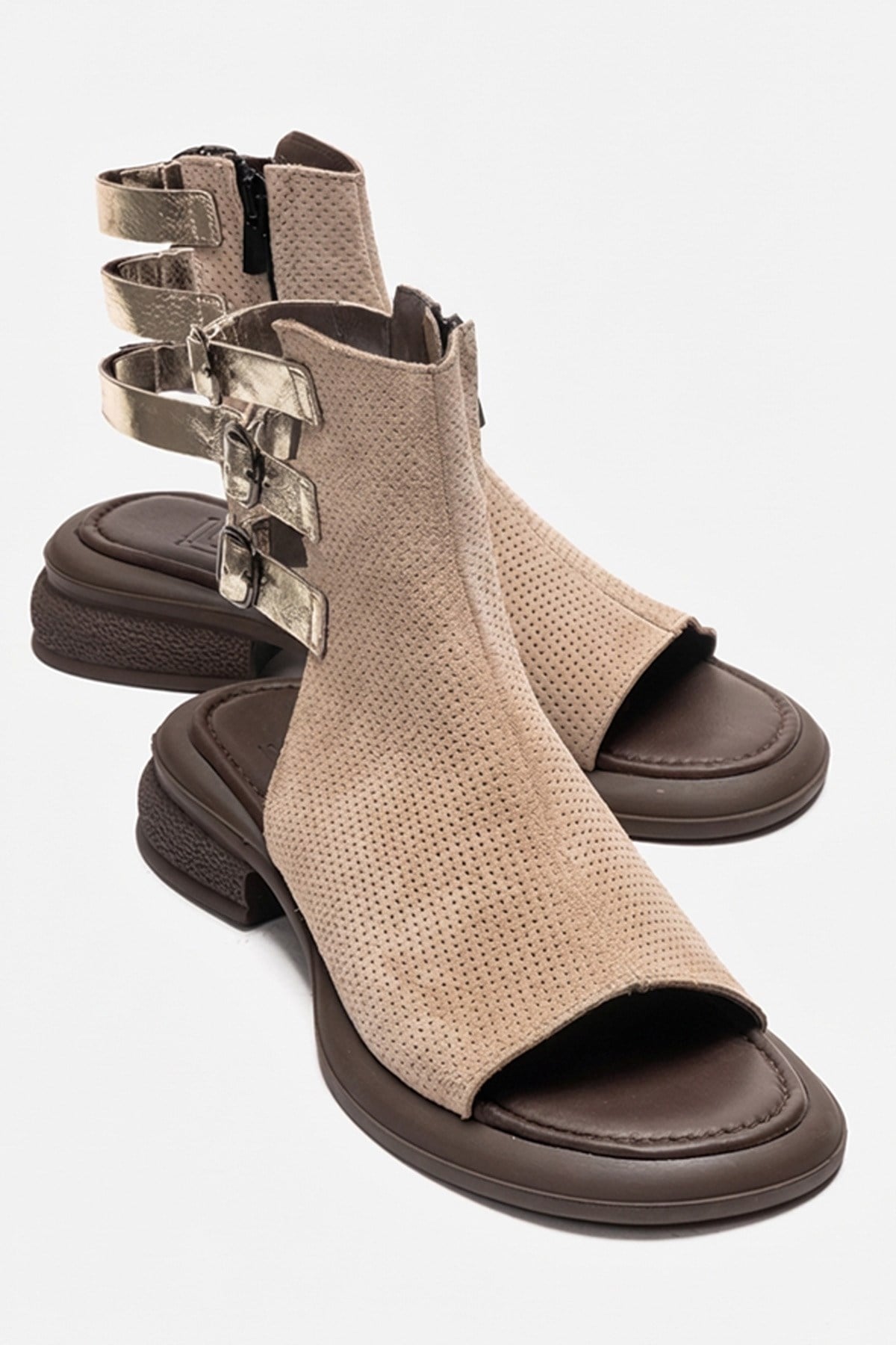 CARINA - Sandalia de mujer con cremallera lateral de ante genuino color beige