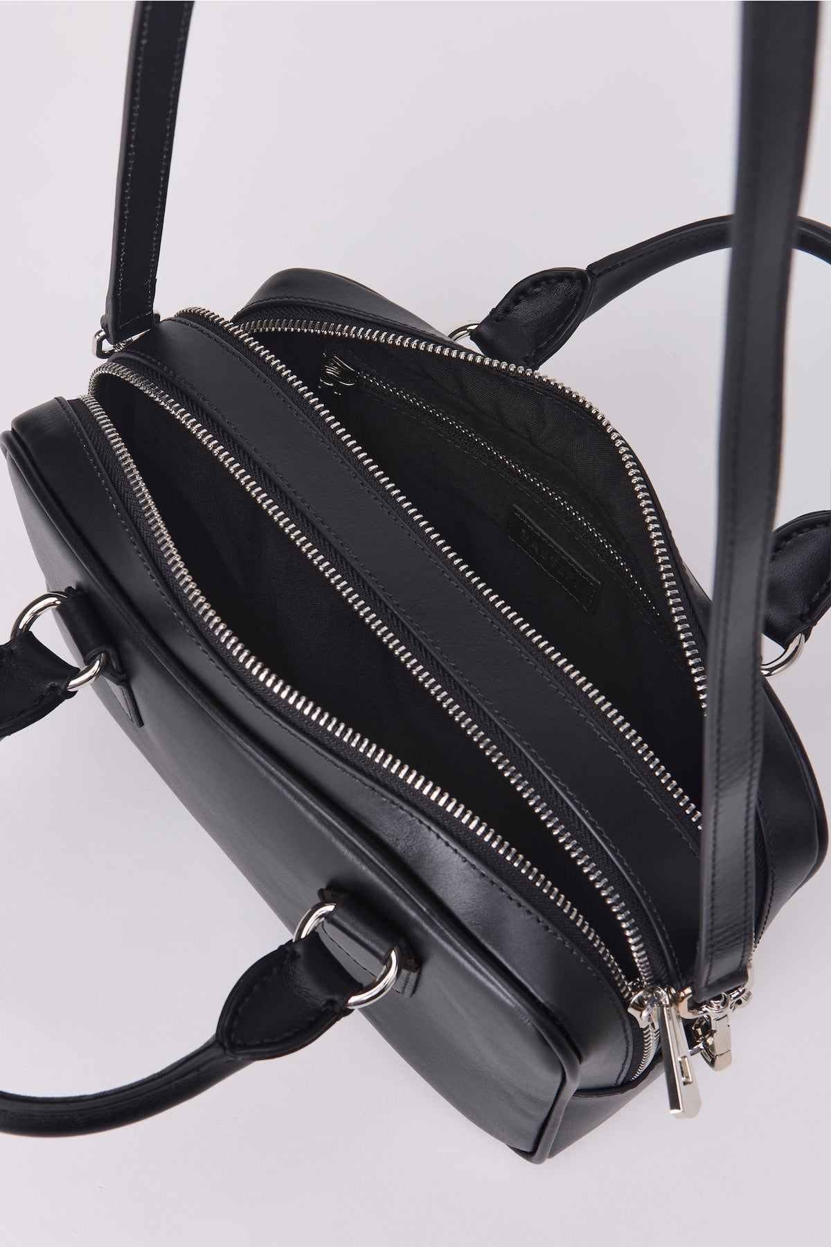 Minibolso estructurado negro Sara - OI25-0004