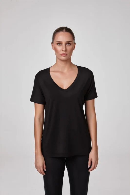 Relactive Wear-Camiseta de modal ultrasuave con cuello en V pronunciado en negro Alaia para mujer