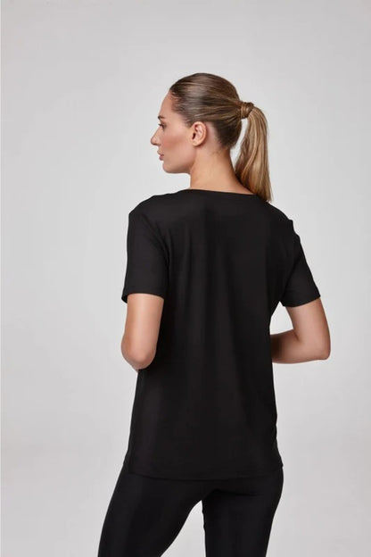 Relactive Wear-Camiseta de modal ultrasuave con cuello en V pronunciado en negro Alaia para mujer
