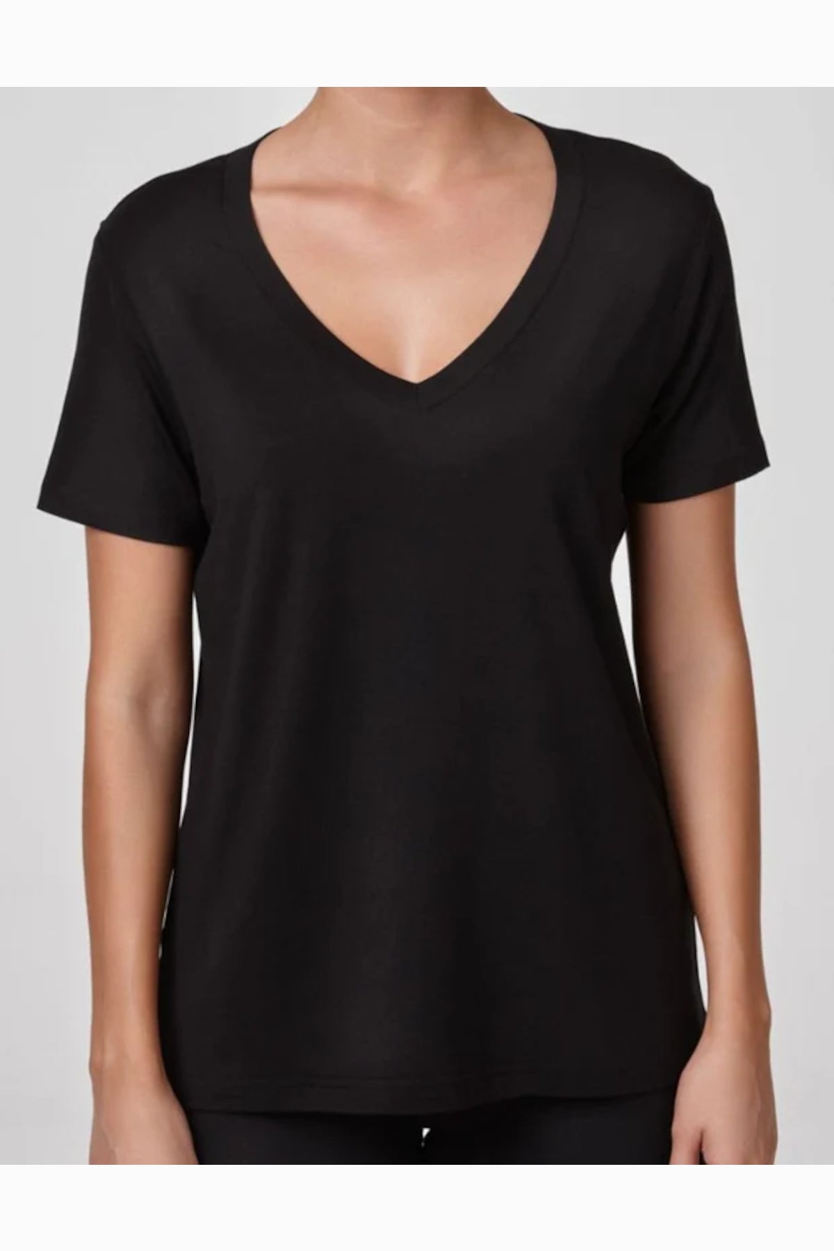Relactive Wear-Camiseta de modal ultrasuave con cuello en V pronunciado en negro Alaia para mujer