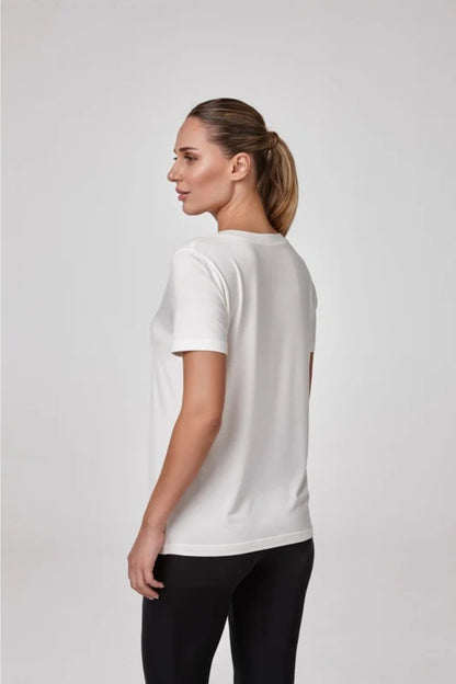 Relactive Wear - Camiseta Alaia de modal extrasuave color crudo y escote de pico pronunciado para mujer