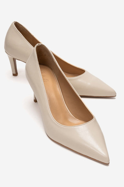 VELMIRA - Zapato de salón con tacón de aguja de piel auténtica color blanco roto (Mujer)