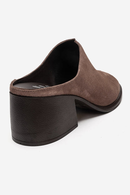 SOREX - Sandalia con tacón de bloque de cuero de ante genuino color topo (Mujer)