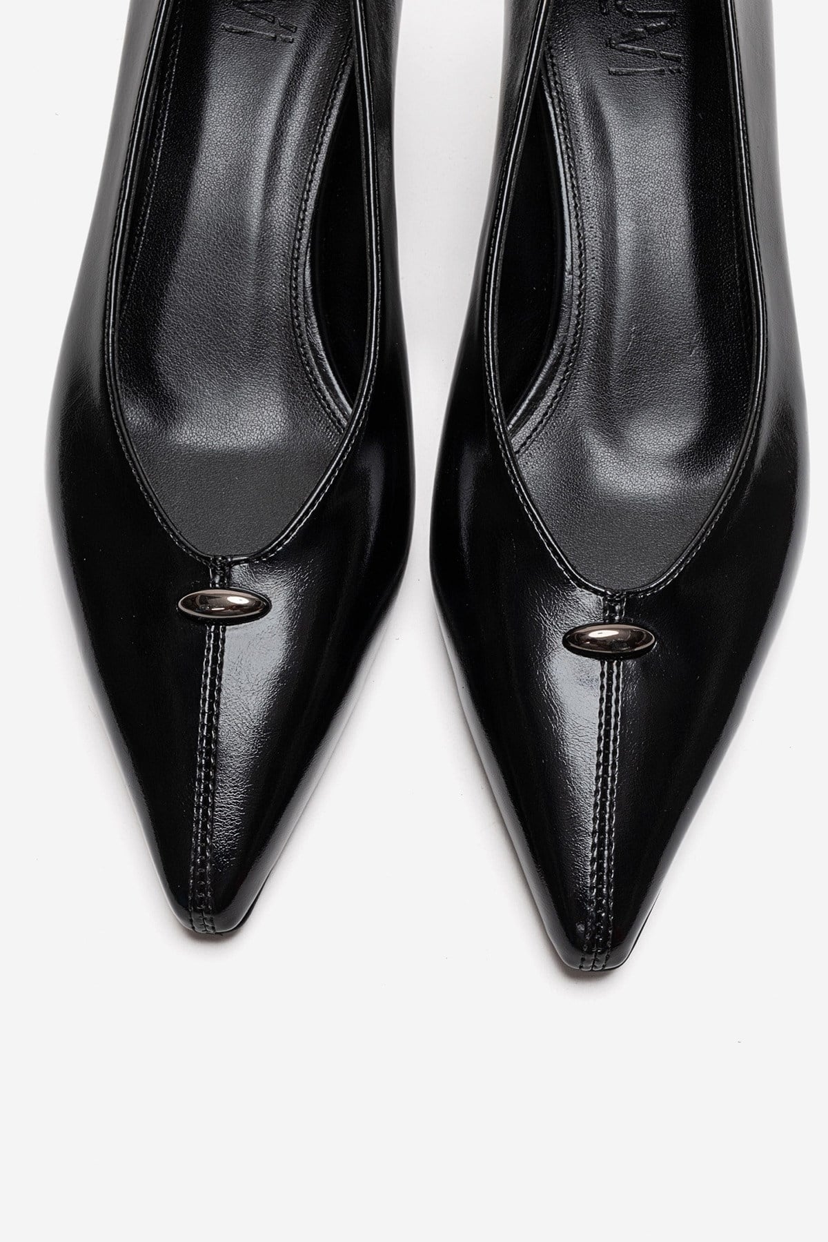 Versay - Zapatos de tacón bajo con punta fina (Mujer)