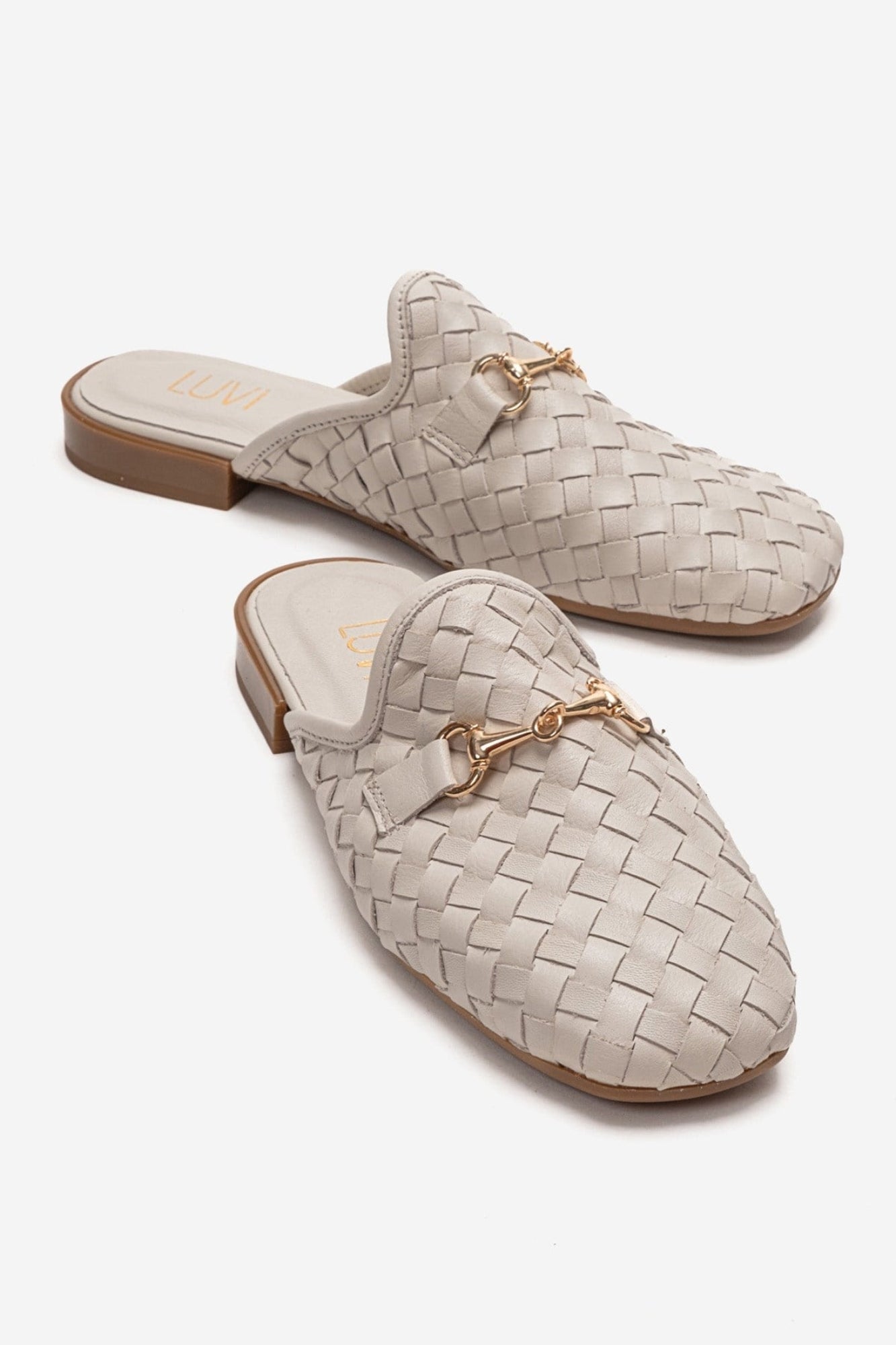 SENIA - Mules cerrados de cuero genuino color blanco roto con hebilla delantera (Mujer)