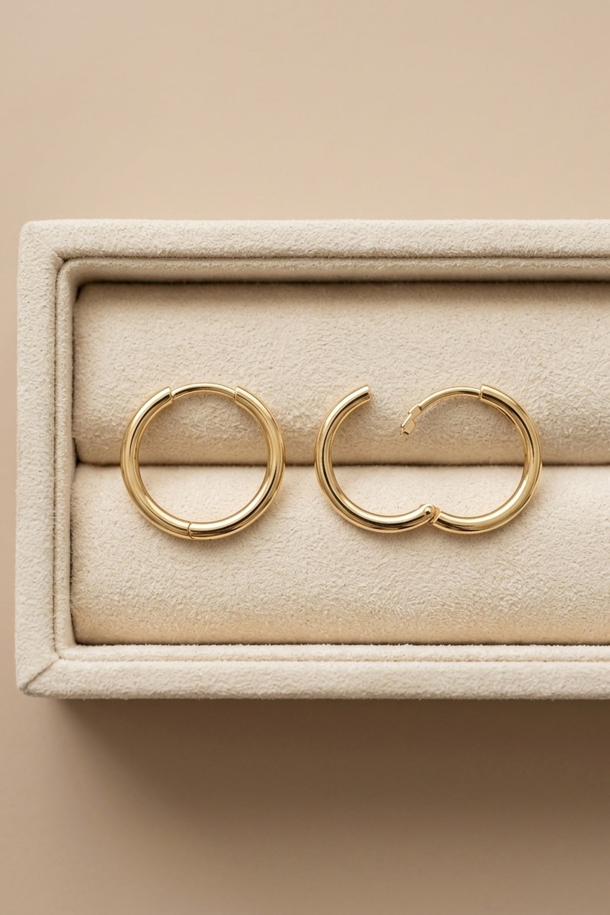 Amelie Single Classic 14k Gold Hoop Earrings