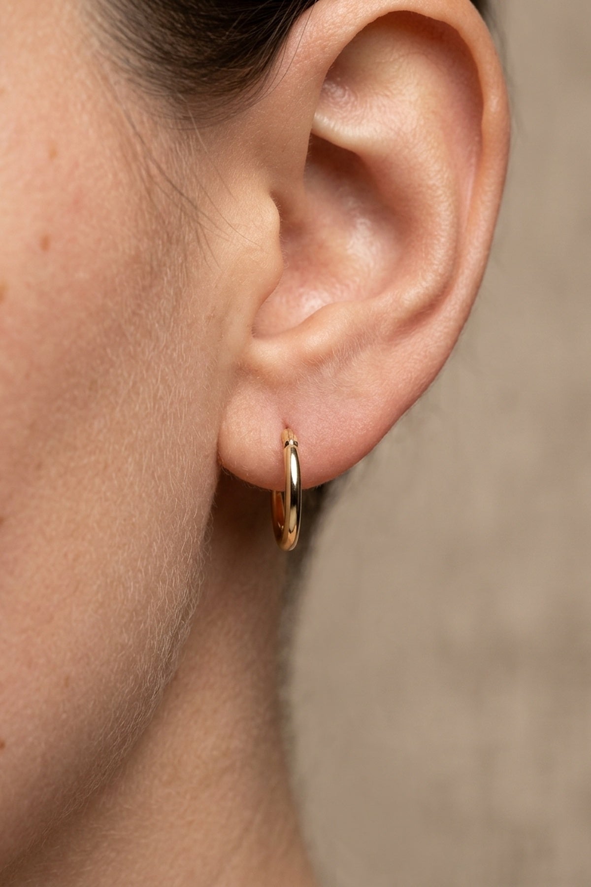 Amelie Single Classic 14k Gold Hoop Earrings